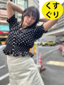 街角で声をかけてくすぐりさせてもらう スレンダーOL あいちゃん